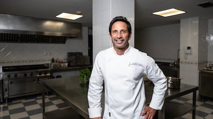 El cocinero portugués, José Avillez, en la embajada de Portugal en Madrid.