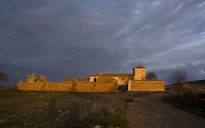 Antigua venta de Borondo, junto al camino de las carretas, entre Bolaños y Manzanares. Mantuvo su actividad hasta mediados del siglo XX.