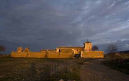 Antigua venta de Borondo, junto al camino de las carretas, entre Bola&ntilde;os y Manzanares. Mantuvo su actividad hasta mediados del siglo XX.