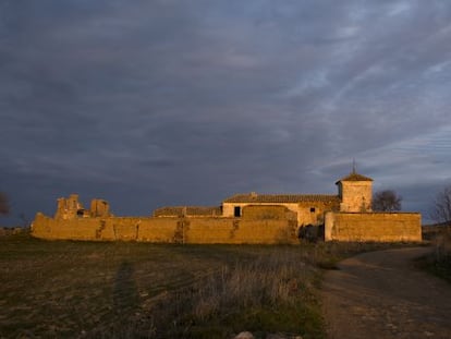 Antigua venta de Borondo, junto al camino de las carretas, entre Bola&ntilde;os y Manzanares. Mantuvo su actividad hasta mediados del siglo XX.