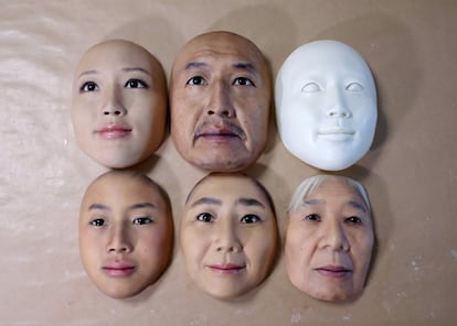 Máscaras faciales híper realistas, en la fábrica REAL-f Co, en Otsu (Japón).