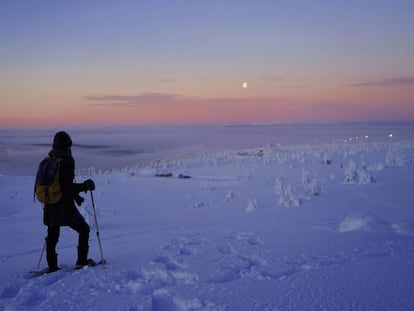 Ruta en raquetas de nieve, la mejor forma de explorar la región.