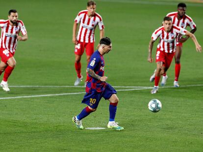 Messi marca de penalti.