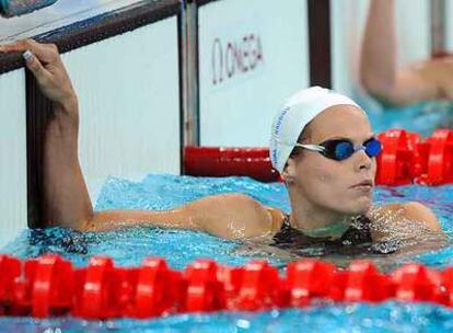 Laure Manadou, ayer tras nadar una serie de 100 metros espalda.