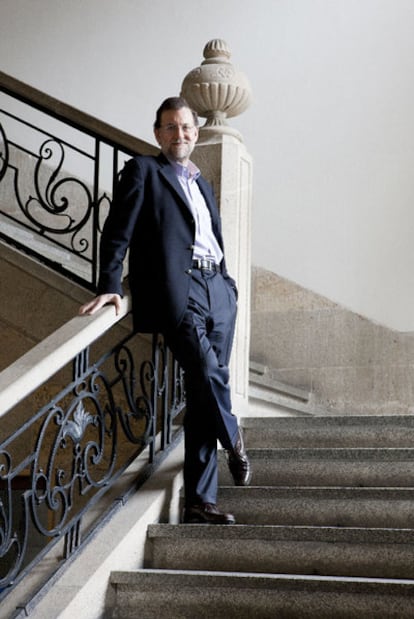 Mariano Rajoy, en la escalera de la antigua facultad de Derecho de Santiago.