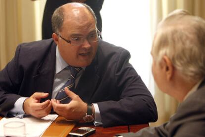 Fernando de Rosa (izquierda) y Carlos Dívar, en el Consejo.