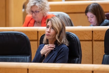 La ministra de Transportes, Raquel Sánchez, asiste al pleno que se celebra en el Senado, este miércoles.