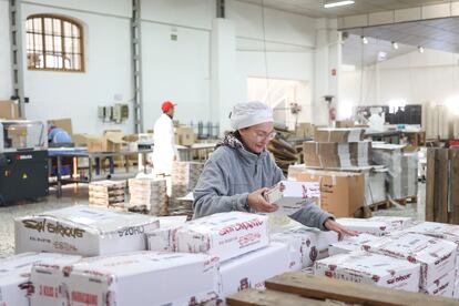 Trabajadora, en el obrador San Enrique. 