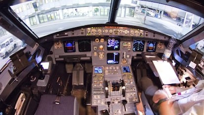 Imagen de la cabina de un Airbus A320, el mismo modelo que el avión siniestrado.