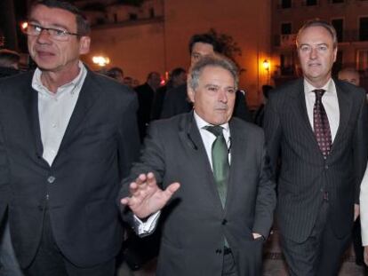 Clemente, Rus, Fabra y Barber&aacute;, ayer, antes de la junta directiva provincial del PP de Valencia.