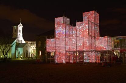 Imagen de &#039;Pixel Cloud&#039;, proyecto de arquitectura lum&iacute;nica de Marcos Zotes instalado en Reikiavik. 