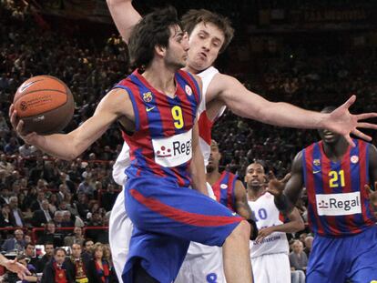Smodis presiona a Rubio bajo el aro en un momento de la semifinal.