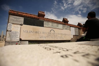 Fosa de los voluntarios de las Brigadas Internacionales en el cementerio de Fuencarral.