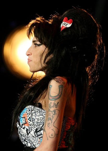 Tras ocho meses alejada de los escenarios, Amy reaparece ante noventa mil espectadores en el escenario principal del Rock in Rio Lisboa, en el Parque Bela Vista, el viernes 30 de mayo de 2008. en una actuación para el olvido, con la voz tocada y en estado de embriaguez.
