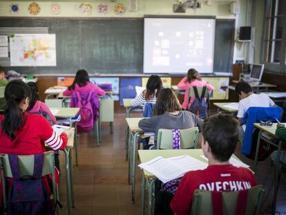 Alumnos de la escuela primaria Ramon Llull, en Barcelona, en las pruebas de competencias b&aacute;sicas. 
 
 