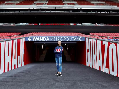 Virginia Torrecilla en el estadio Wanda Metropolitano tras la renovación con el Atlético de Madrid.