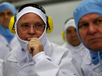 O ministro da Agricultura, Blairo Maggi, em uma visita à fábrica da JBS.