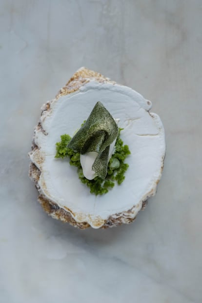 Minicono de berros con queso de media flor.