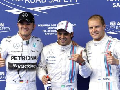 De izquierda a derecha, Rosberg, Massa y Bottas en el podio de la 'pole'.