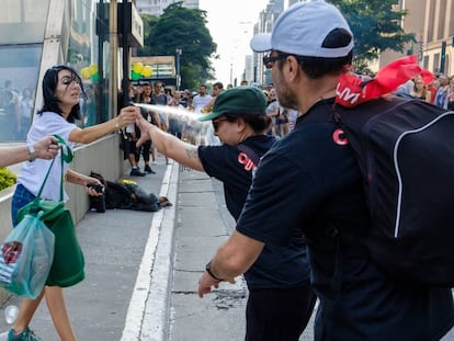 Isabella Trevisani com spray de gengibre