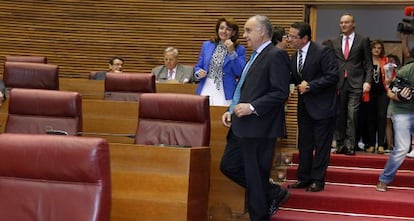 Blasco, Bellver y Fabra, este miércoles al entrar en el hemiciclo.