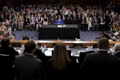 La candidata al Tribunal Supremo estadounidense Elena Kagan (centro), ayer ante el Comité Judicial del Senado en Washington.