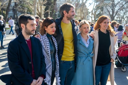 La vicepresidenta Yolanda Díaz, junto a la ministra de Sanidad, Mónica García (d); el ministro de Cultura, Ernest Urtasun (c); la ministra de Juventud e Infancia, Sira Rego, y el Ministro de Derechos Sociales, Pablo Bustinduy , en una manifestación en Madrid el pasado febrero.