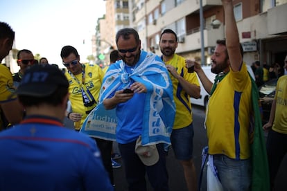 Aficionados del Cádiz y del Oviedo.