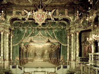 Escenario de la antigua &Oacute;pera Margrave de Bayreuth tras la restauraci&oacute;n y con la recreaci&oacute;n de un decorado de Carlo Galli Bibiena.