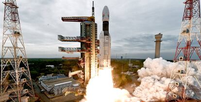 Momento del despegue del 'Chandrayaan-2' desde Sriharikota (India).