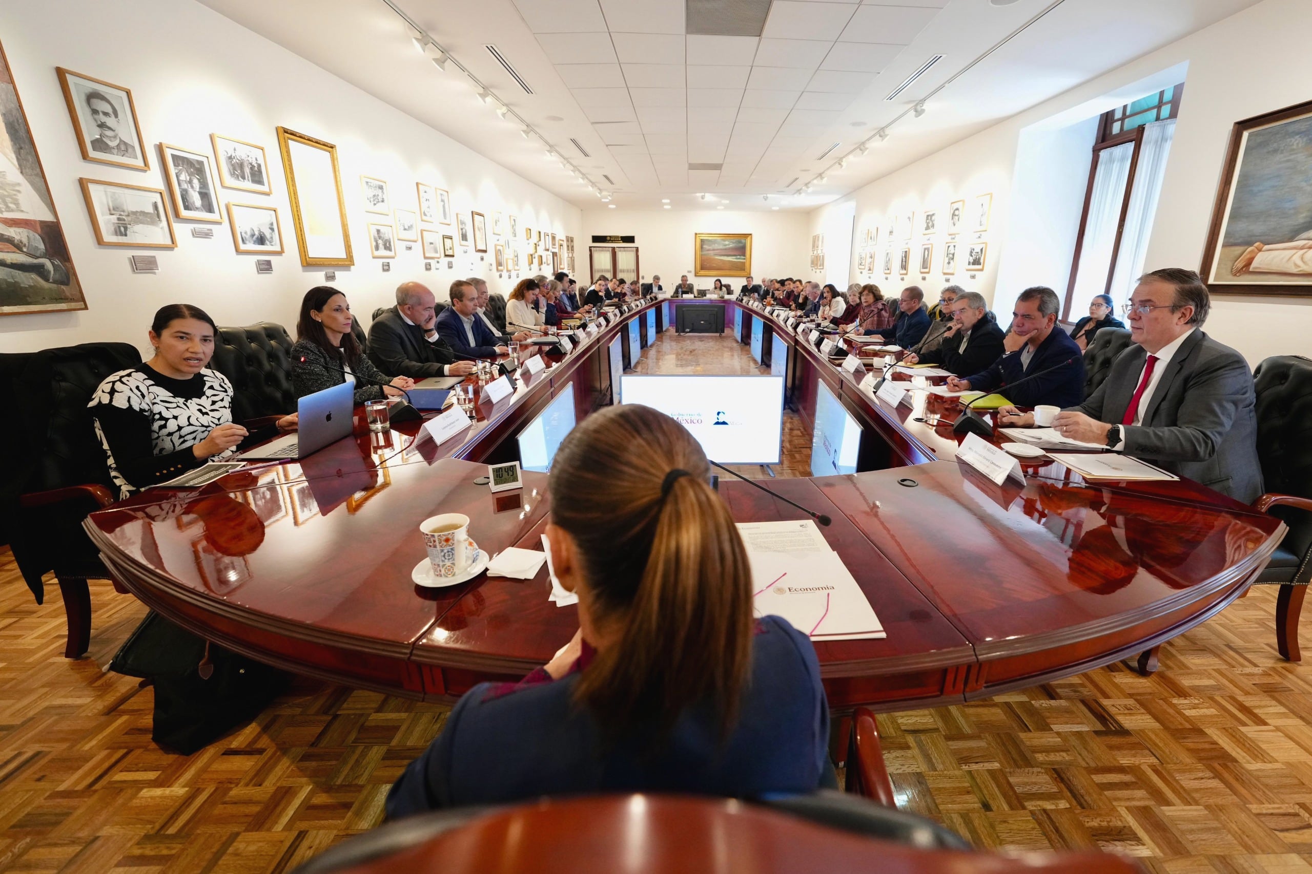 Sheinbaum busca alternativas para superar el estancamiento de la economía