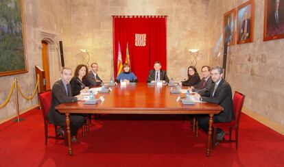 Los miembros de los Gobierno balear y valenciano durante el encuentro bilateral sobre financiaci&oacute;n auton&oacute;mica. 