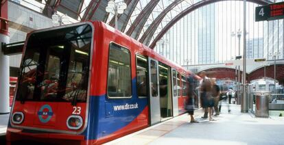 Imagen de Dockland Light Railway en Londres, gestionada por la filial de Ferrovial y la de SNCF.