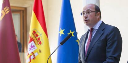 Pedro Antonio Sánchez anunció su dimisión el 4 de abril.