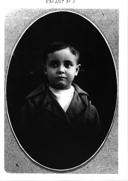 El escritor José Luis Sampedro en una foto de niño.