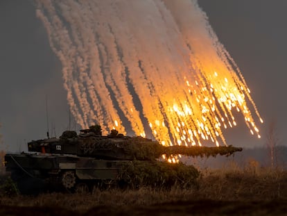 Un carro de combate Leopard2 de las Fuerzas Armadas de Alemania, el pasado octubre, en unas maniobras militares de la OTAN al norte de Vilnius (Lituania).