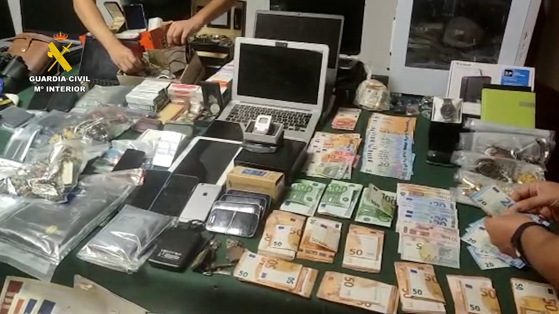 Truffa d’amore online: l’IA crea identità fittizie e sottrae denaro in Nigeria