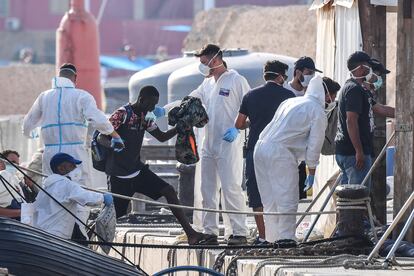 Desembarco de migrantes en la isla italiana de Lampedusa, el pasado día 3.