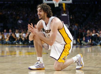 Paul Gasol, en un momento del partido contra los Rockets.