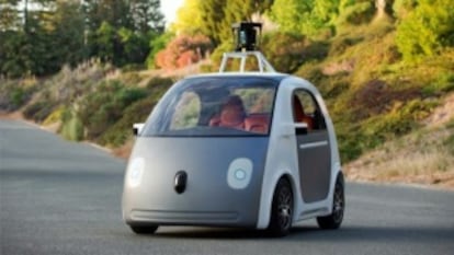 O Google Car idealizado por Brad Templeton. Tem autonomia de 161 quilômetros e velocidade máxima de 70 quilômetros por hora.