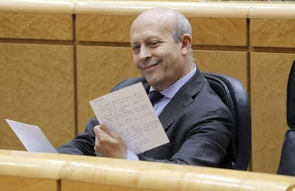 El ministro de Educaci&oacute;n, Jos&eacute; Ignacio Wert, en un pleno en el Senado. 