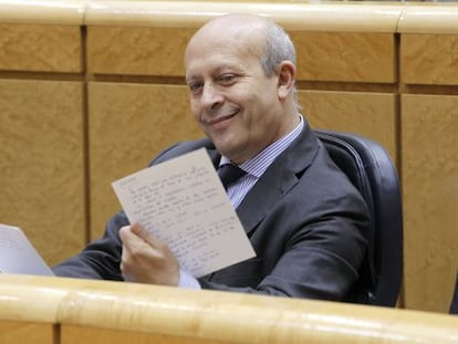 El ministro de Educaci&oacute;n, Jos&eacute; Ignacio Wert, en un pleno en el Senado. 