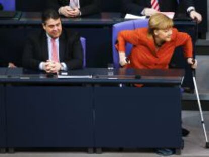 El lider del SPD, Sigmar Gabriel, y la canciller de Alemania, Angela Merkel.