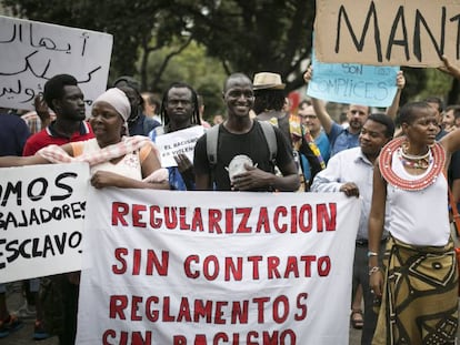 El sindicat de manters durant la concentració d'aquest matí