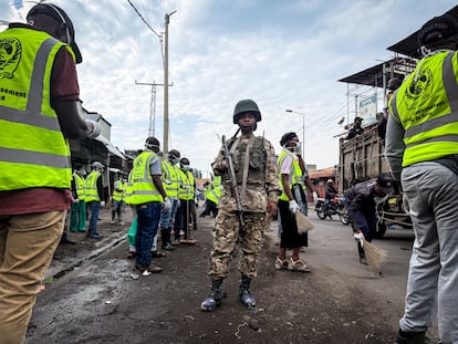 En las calles de Goma, la Alianza Ro Congo, liderada por el M23, quiere dar una sensacin de seguridad. En los ltimos das, han organizado brigadas de limpieza. 