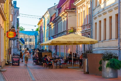 Una de las calles del centro de la ciudad de Tartu (Estonia).