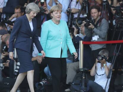 La Premier May y la Canciller Merkel durante la visita de la primera a Alemania