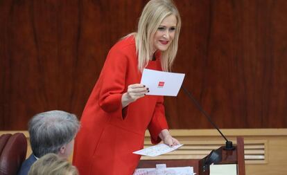 Cristina Cifuentes, presidente de la Comunidad, en la Asamblea.