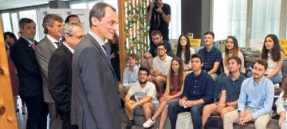 El ministro de Ciencia, Innovación y Universidades, Pedro Duque, durante su visita a la Universidad de Málaga (UMA).