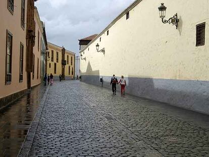 La calle de la Carrera, en San Cristóbal de La Laguna, a unos doce kilómetros de Santa Cruz de Tenerife.